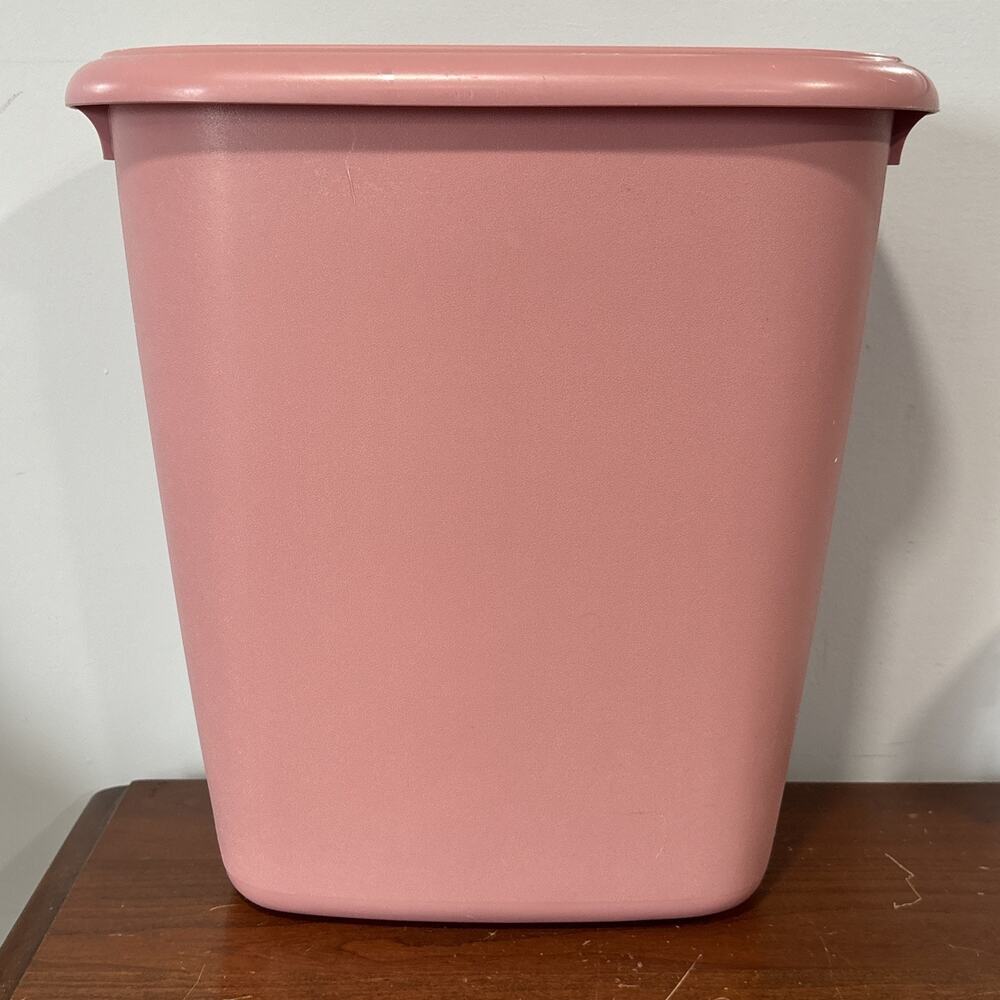 Rubbermaid 2958 Vanity Wastebasket 14 Quart Pink Trash Can 90s VTG Decor